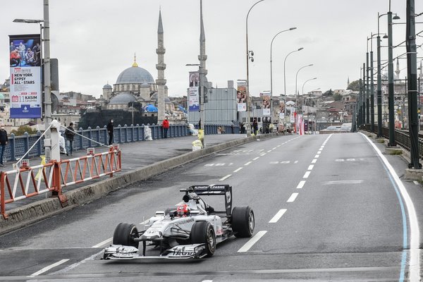 İstanbul’da tarihi Formula 1 turu