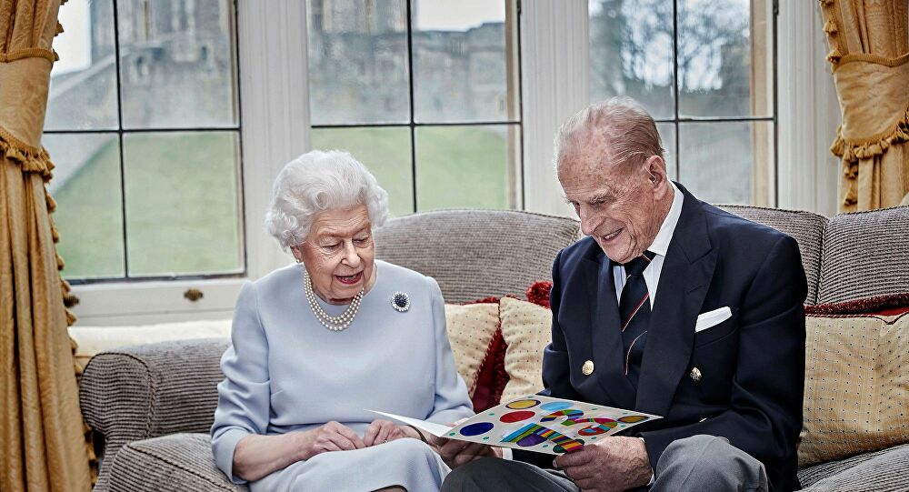 Kraliçe Elizabeth ve Prens Philip evliliklerinin 73. yılı kutladı.