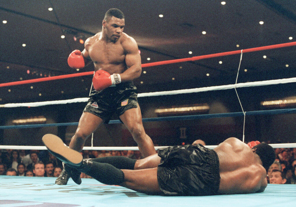 Mike Tyson, 15 yıl sonra ringe çıktı. 20 Milyon Dolar kazandı.