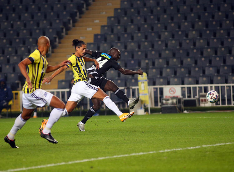 Kadıköy’de gol yağmuru. Beşiktaş, Fenerbahçe’yi 4-3 mağlup etti