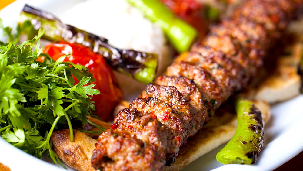 Adana Kebab, en iyi 100 geleneksel lezzet arasında ikinci oldu.