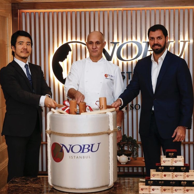 Nobu'nun İstanbul'a gelişi ve yeni yılı Kagami Biraki ile kutladılar