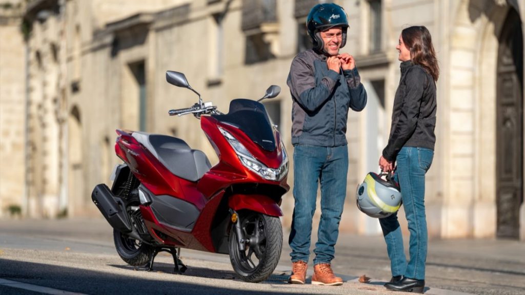 Honda’nın yenilenen scooter modeli PCX125 Şubat’ta satışa çıkıyor.