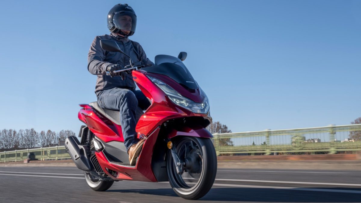 Honda’nın yenilenen scooter modeli PCX125 Şubat'ta satışa çıkıyor.