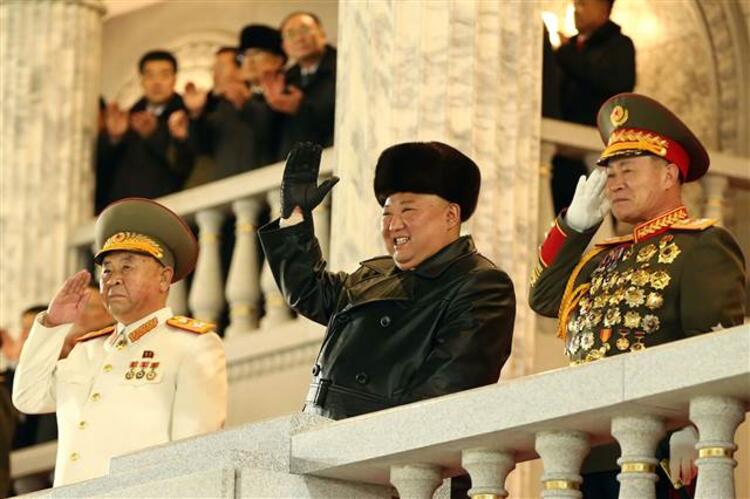 Kuzey Kore Lideri Kim Jong Un, ‘en güçlü’ silahla dünyayı korkuttu.