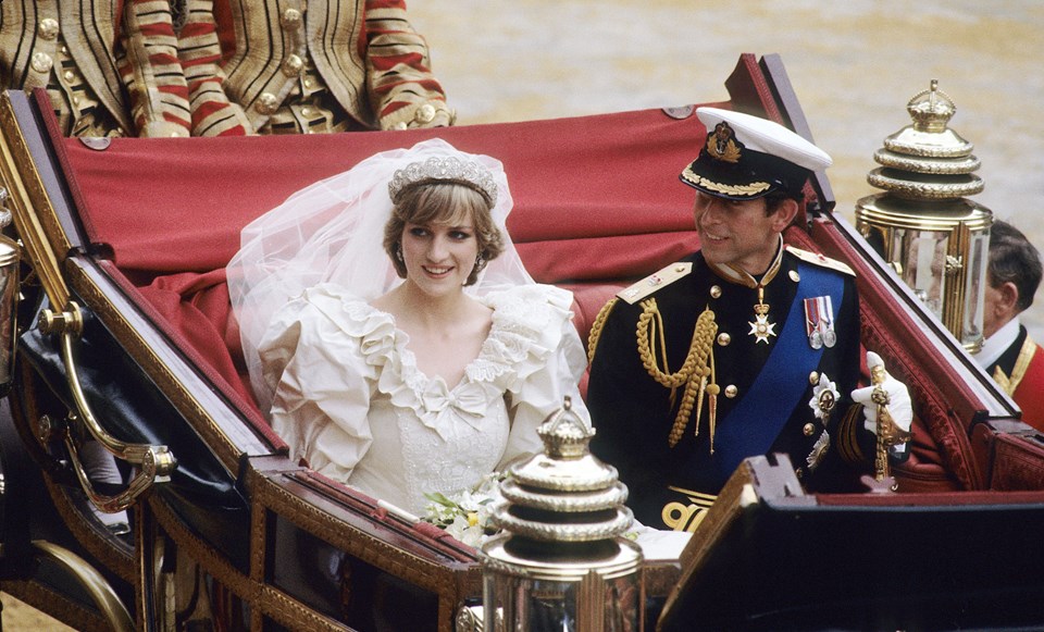 Prenses Diana’nın gelinliğinin tasarımcıları mahkemelik oldu.