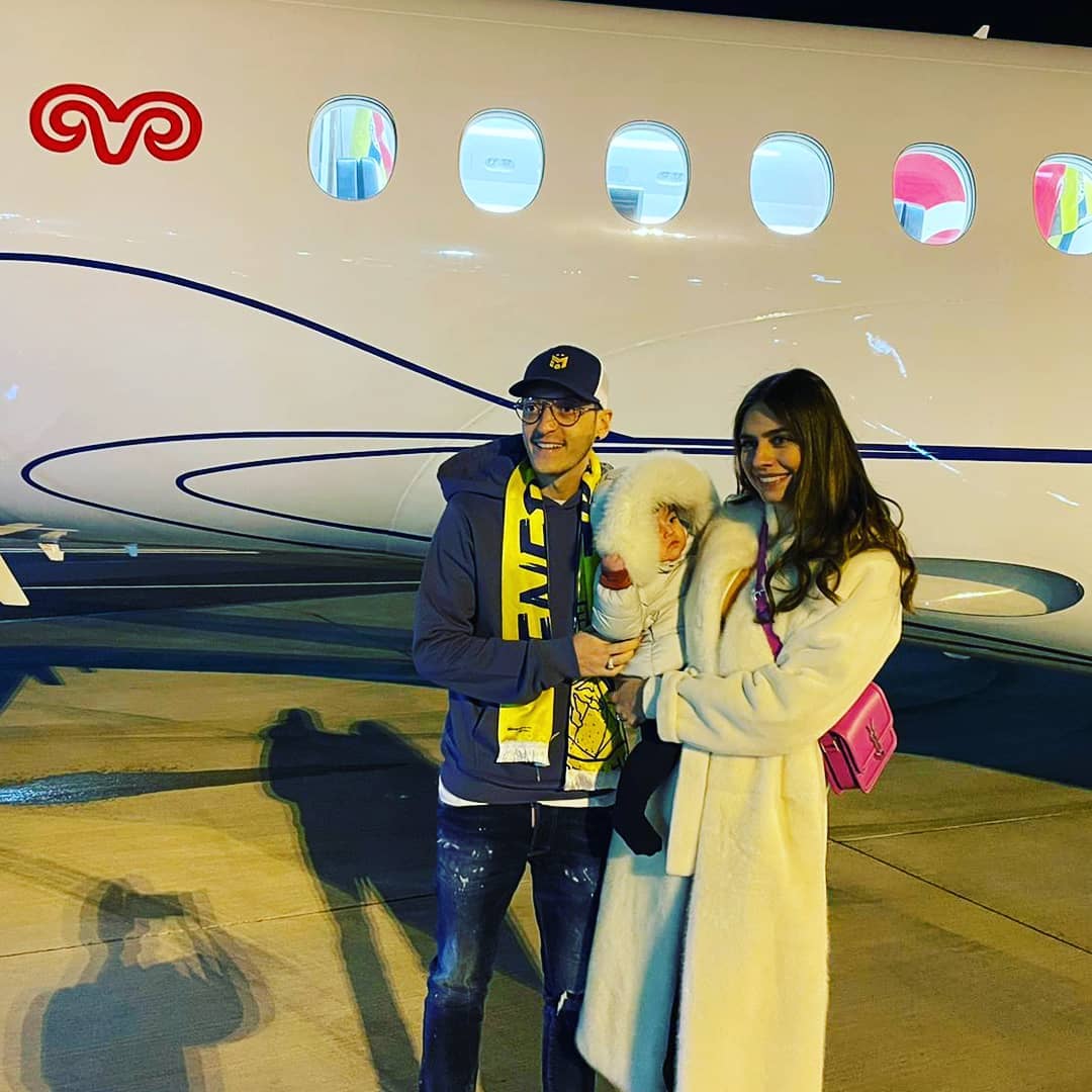Fenerbahçe'ye transfer olan Mesut Özil, Ali Koç'un jetiyle İstanbul'a geliyor