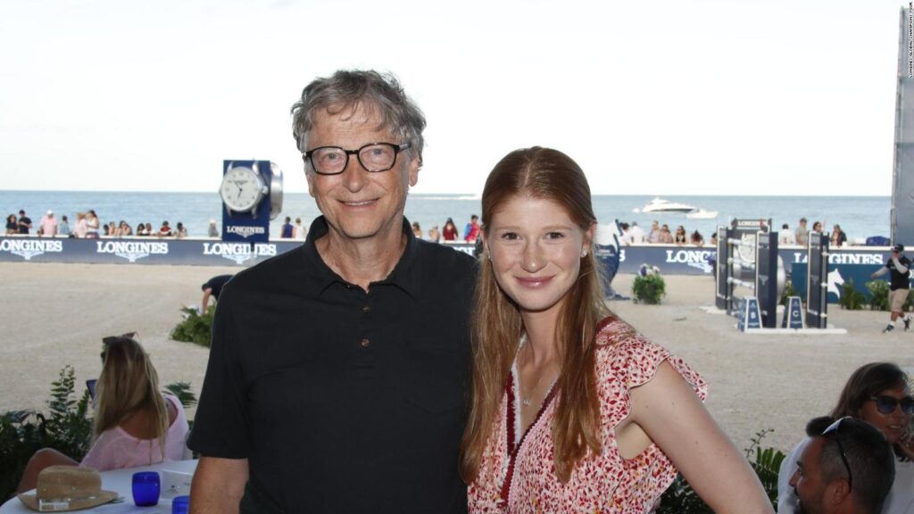 Bill Gates’in insanlara çip takacağı iddialarına tıp okuyan kızından açıklama