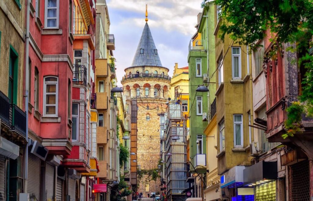 Beyoğlu’nun en turistik caddesi yayalaştırılıyor