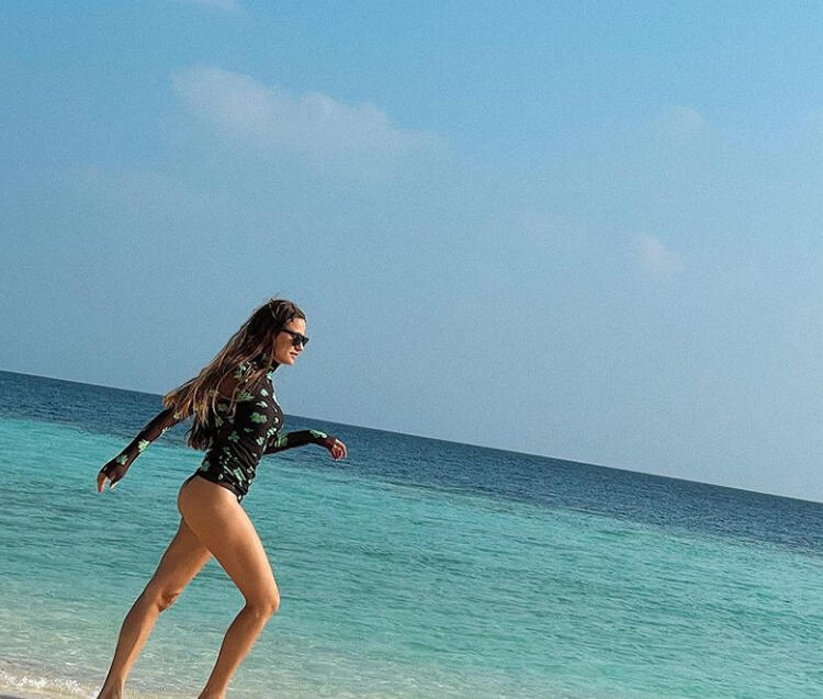 Serenay Sarıkaya Maldivler tatilinden fotoğraflar paylaşmaya devam ediyor