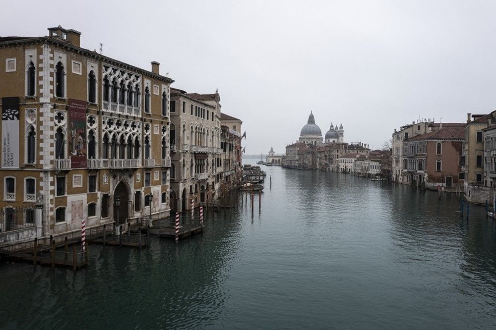 Venedik Karnavalı ikinci kez iptal edildi. Maskeler şekil değiştirdi.