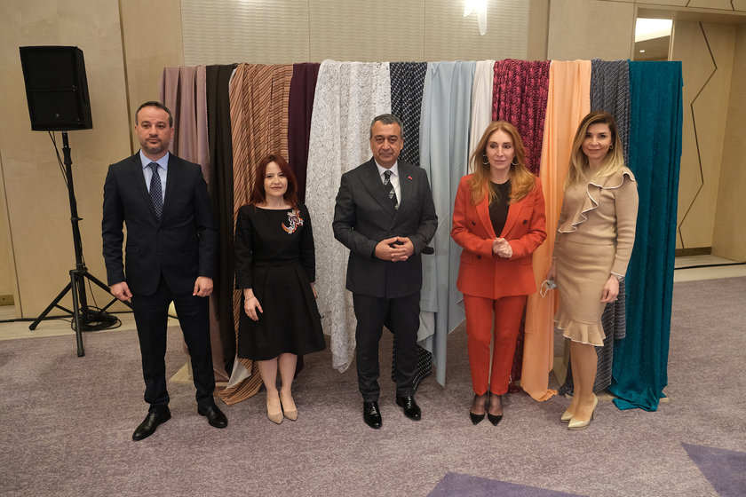 Gençler Dilek Hanif'in koçluğunda kumaş tasarlayacaklar!