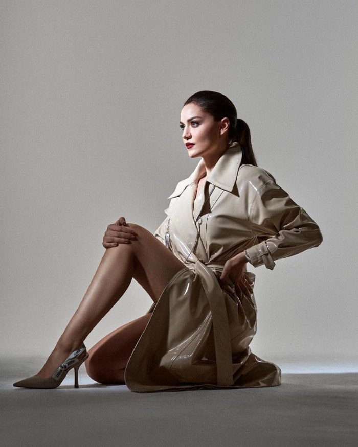 Fahriye Evcen’in pozları sosyal medyayı salladı…