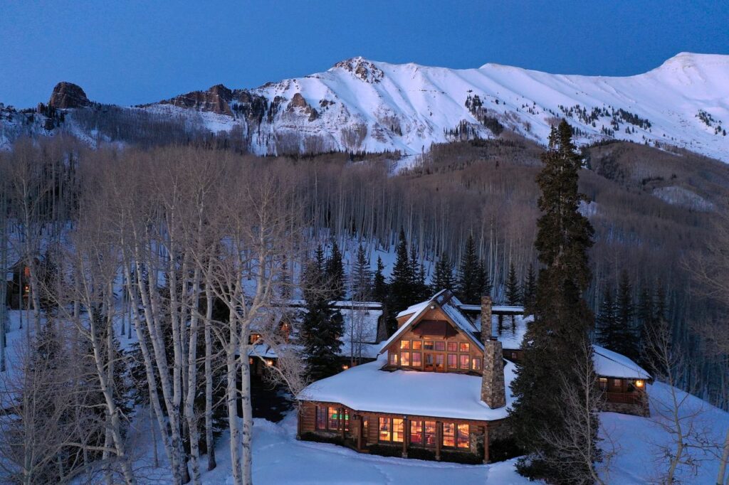 Tom Cruise’dan satılık kelepir dağ evi.