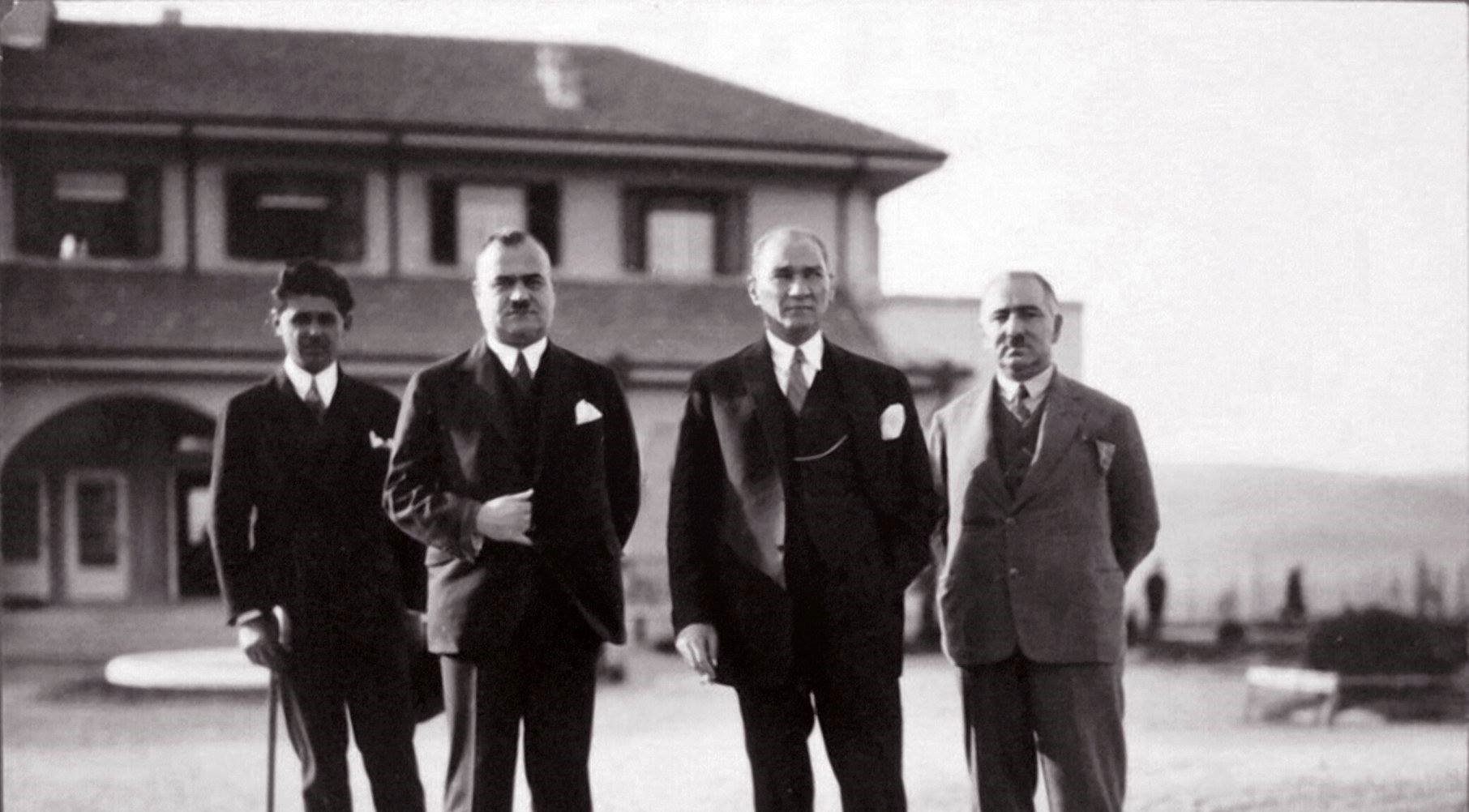 Atatürk'ün açık artırmadaki ceketinin değeri 55 bin dolara çıktı