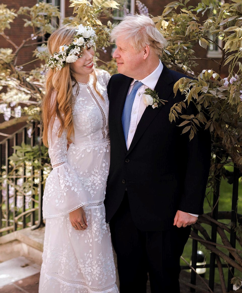 İngiltere Başbakanı Boris Johnson'ın düğün fotoğrafları yayınlandı.