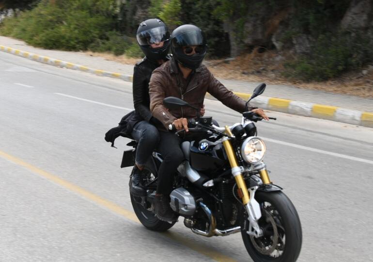 İlker Kaleli ve Sıla, Bodrum’da motosikletle gezdi.