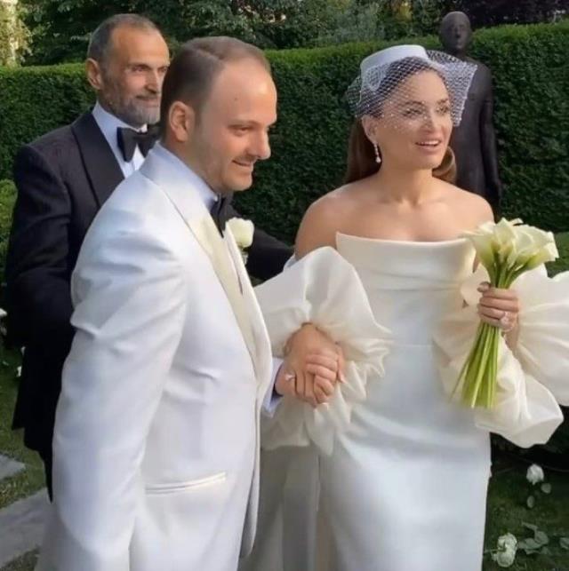 Nazlı Çarmıklı ve Murat Gezer evlendi..