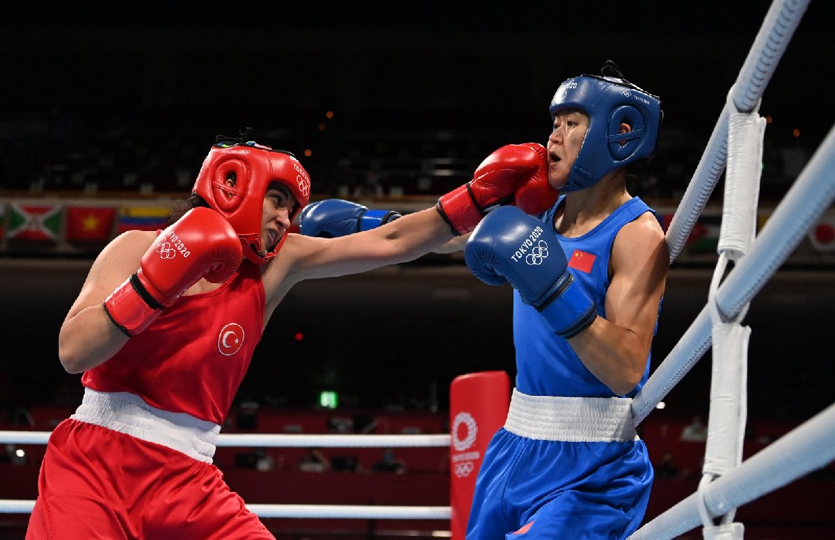 Busenaz Sürmeneli, 2020 Tokyo Olimpiyatları'ında şampiyon oldu.