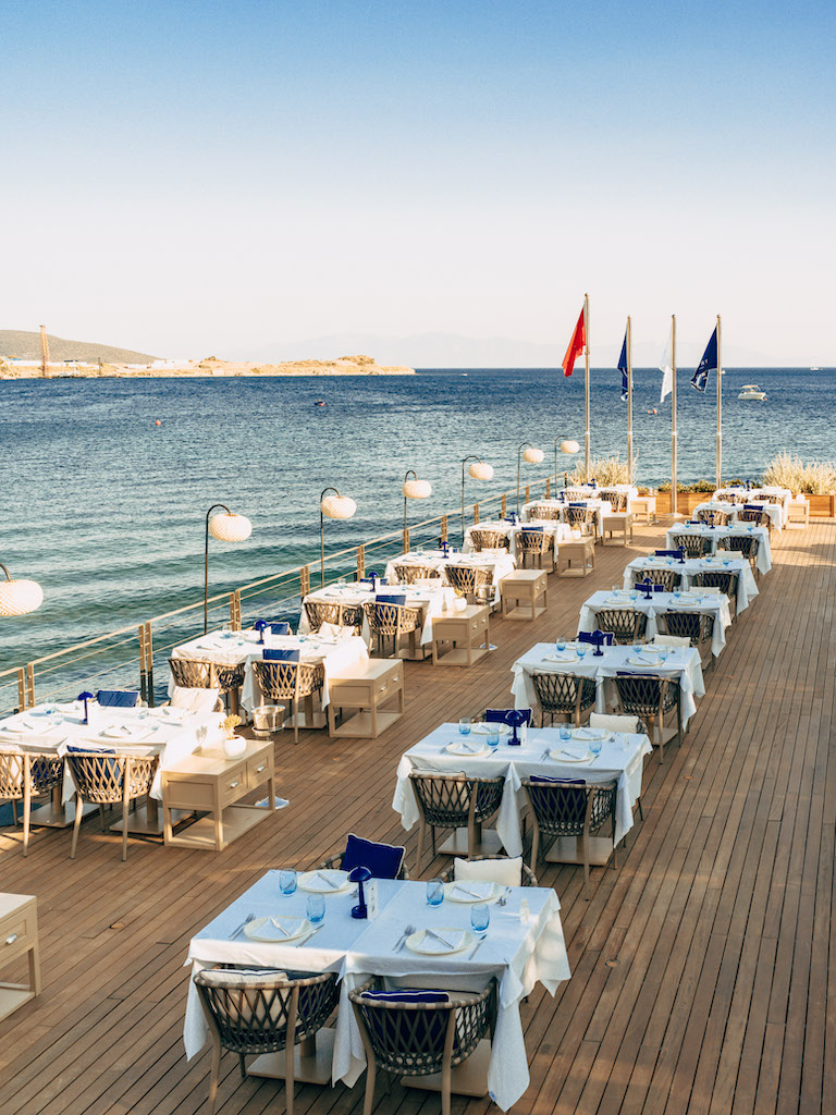 Lacivert, yenilenen yaz menüsüyle Bodrum’da
