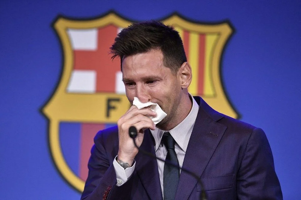 Lionel Messi’nin gözyaşlarını sildiği peçete 1 milyon dolar.