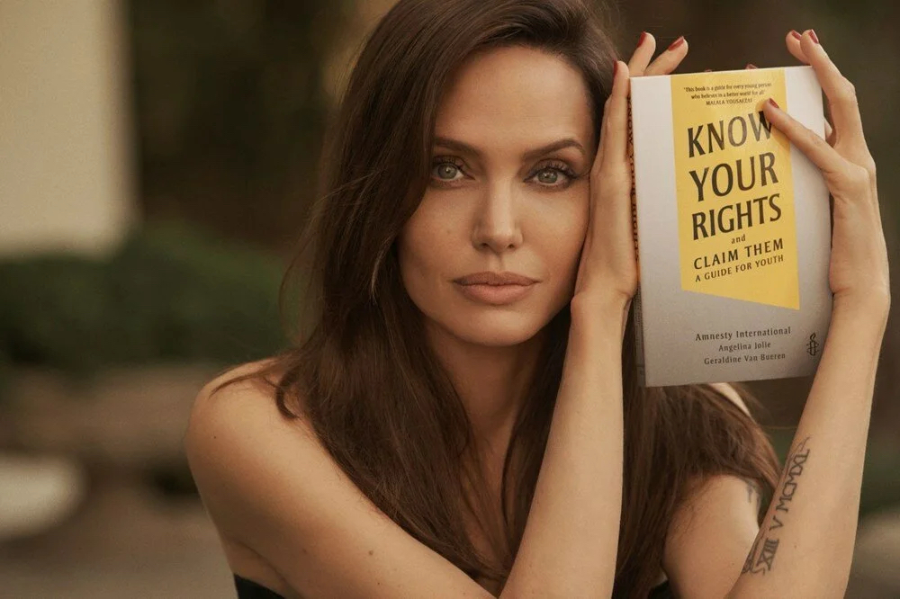 Angelina Jolie’den çocuk hakları kitabı.