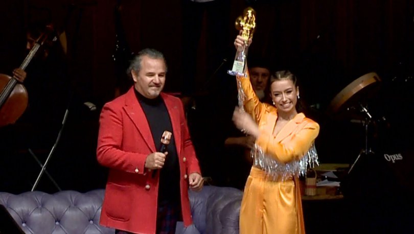 Tuğba Yurt, MGD Altın Objektif ödülünü sahnede aldı