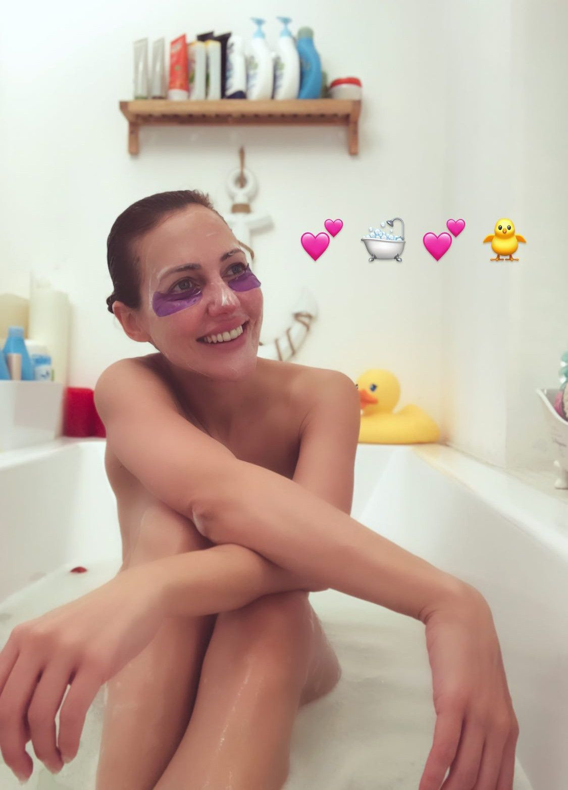 Meryem Uzerli, küvette poz verdi. Sosyal Medya'da paylaştı...