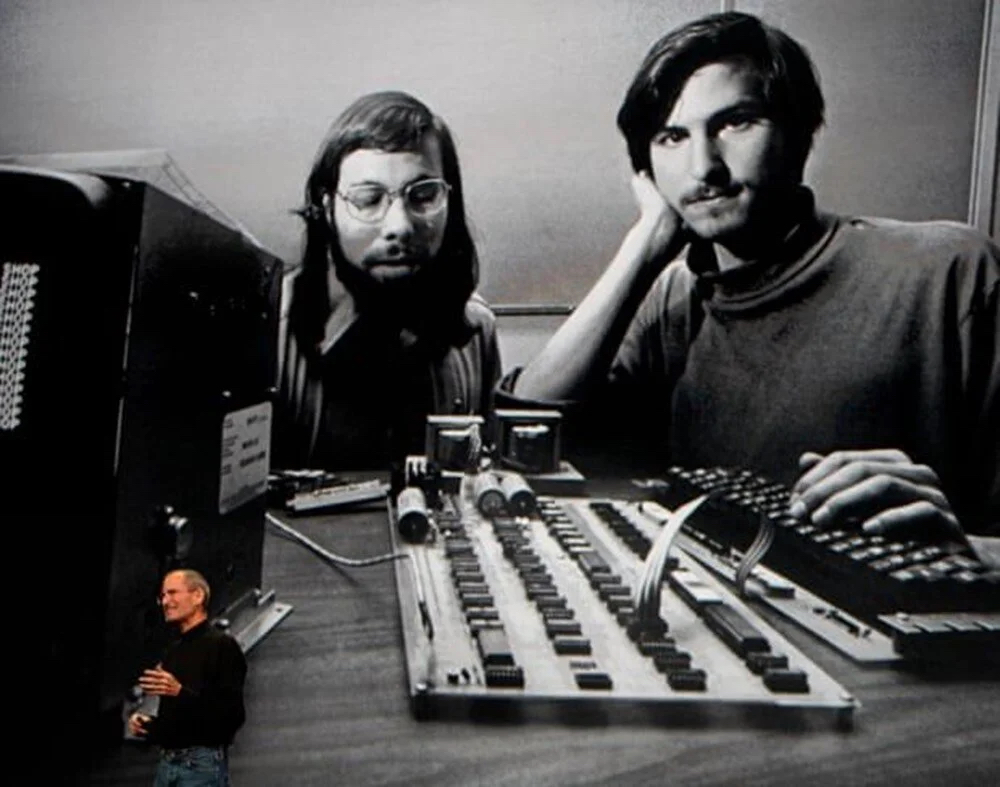 Steve Jobs tarafından tasarlanan Apple'ın ilk bilgisayarı rekor fiyata satıldı
