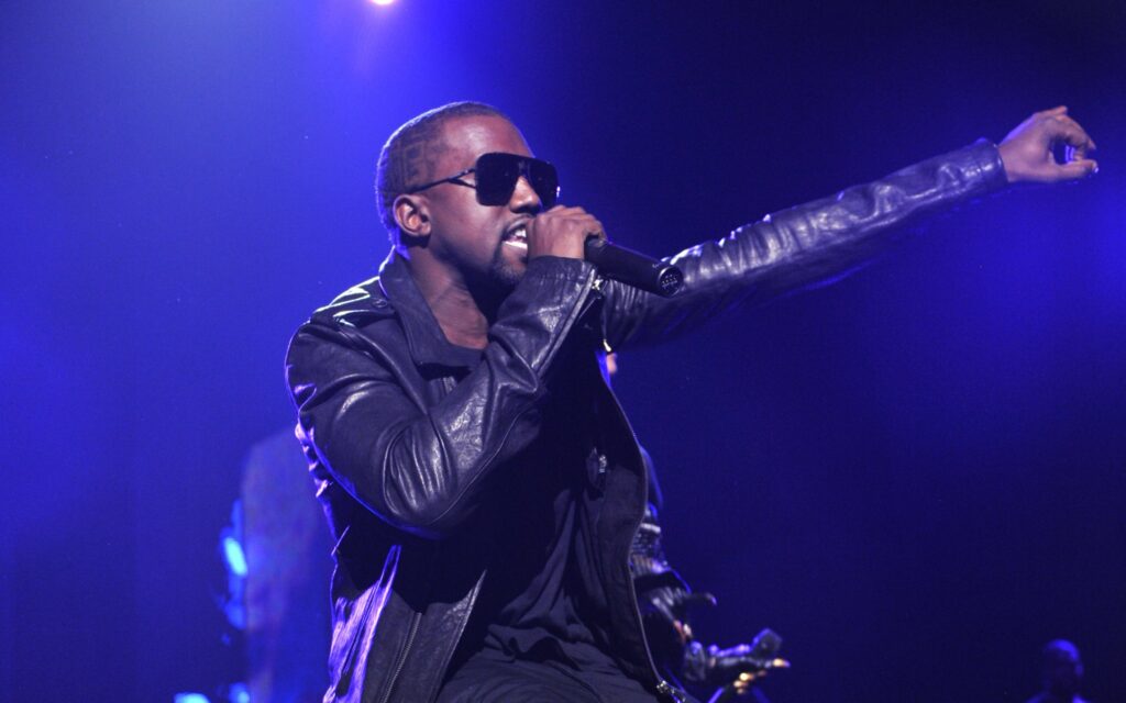 Kanye West, Billie Eilish “Özür dilemezse Coachella’da olmayacağım” dedi.