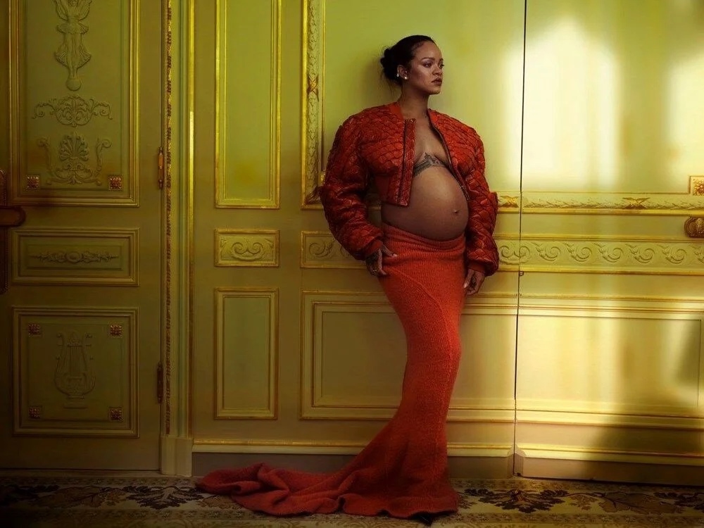 Barbadoslu şarkıcı Rihanna'nın ilk bebeği dünyaya geldi.