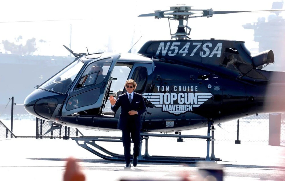 Tom Cruise Top Gun: Maverick’te Kırmızı Halı’ya helikopterle indi