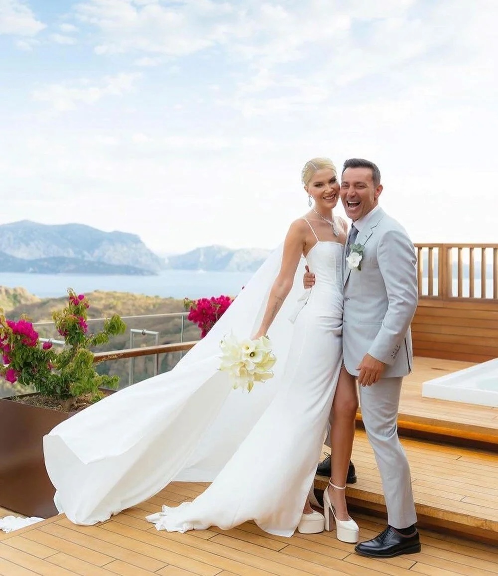 Roma'da nikahlanan Mustafa Sandal ile Melis Sütşurup Marmaris'te düğün yaptı.