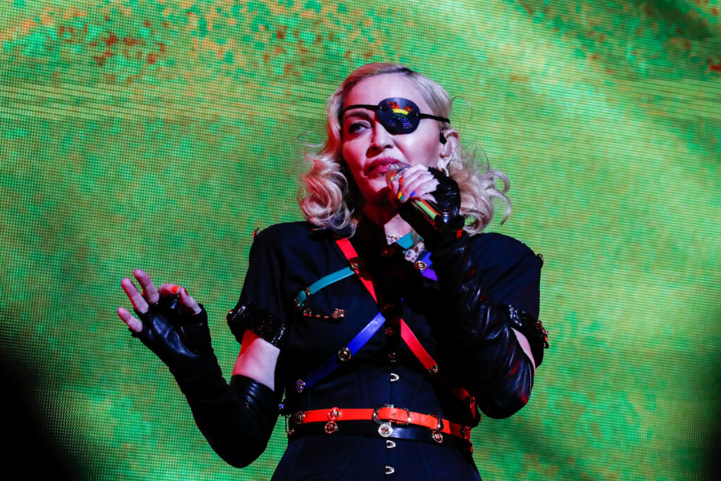 Hastaneye kaldırılan ünlü şarkıcı Madonna entübe edildi