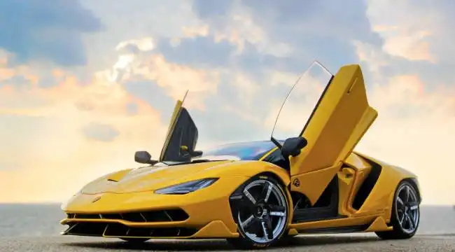 Lamborghini, benzinle çalışan son otomobilini de sattı