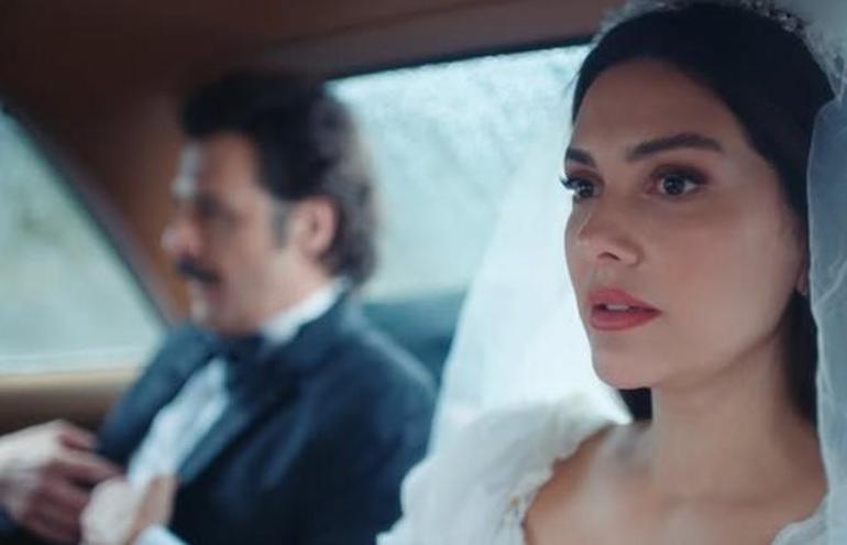Bergüzar Korel'in Nostaljik Gelinliği