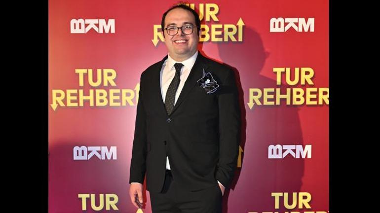 Film Ekibi 'Tur Rehberi' Gösteriminde Heyecanını Paylaştı