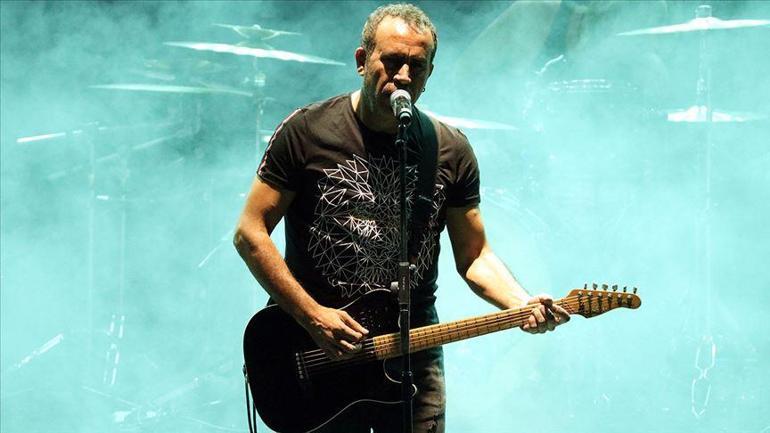 Ünlü Şarkıcı Haluk Levent Hastaneye Kaldırıldı