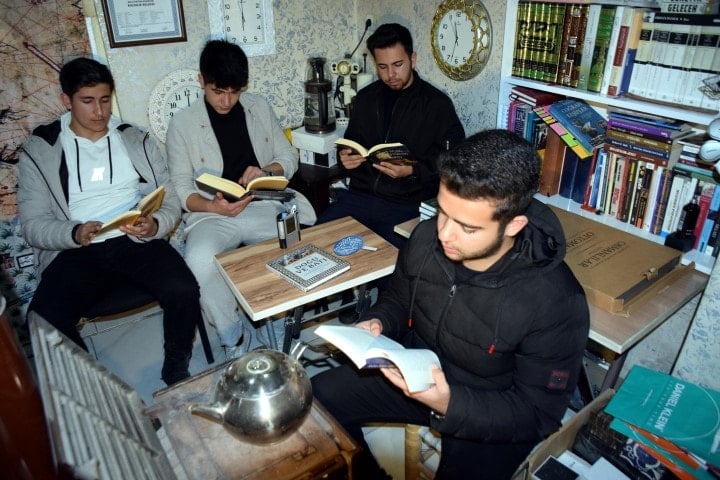 Abdurrezak Çelik'in Kitap Okuma Girişimi