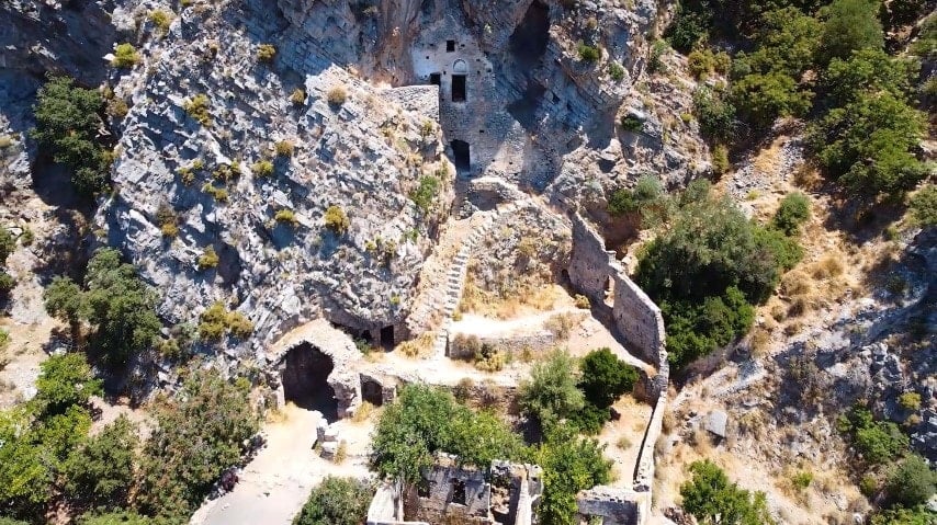 Akfule Manastırı: Tarihin ve Doğanın Kucaklaştığı Yer
