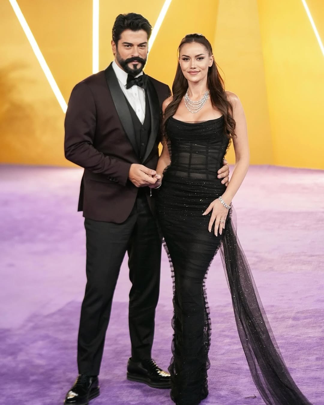 Burak Özçivit ve Fahriye Evcen, Riyad'daki Joy Awards 2025 Töreninde