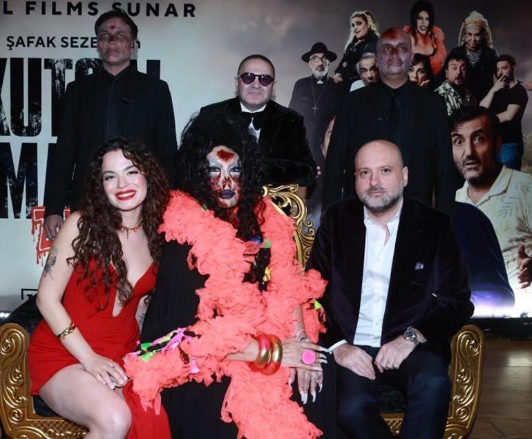 Kutsal Damacana 5-Zombi'nin Gala Gecesi