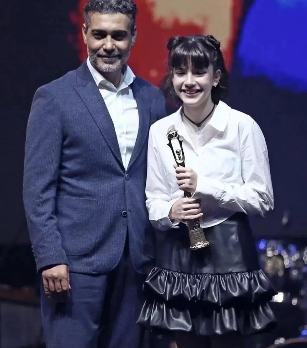 Mina Demirtaş O Ses Türkiye Yılbaşı Sahnesinde Performans Sergiledi