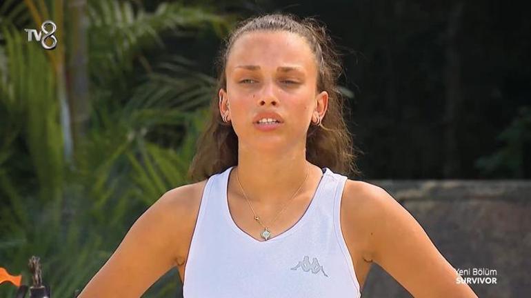 Survivor'da Pınar ve Ayşe Arasındaki Gerginlik Devam Ediyor