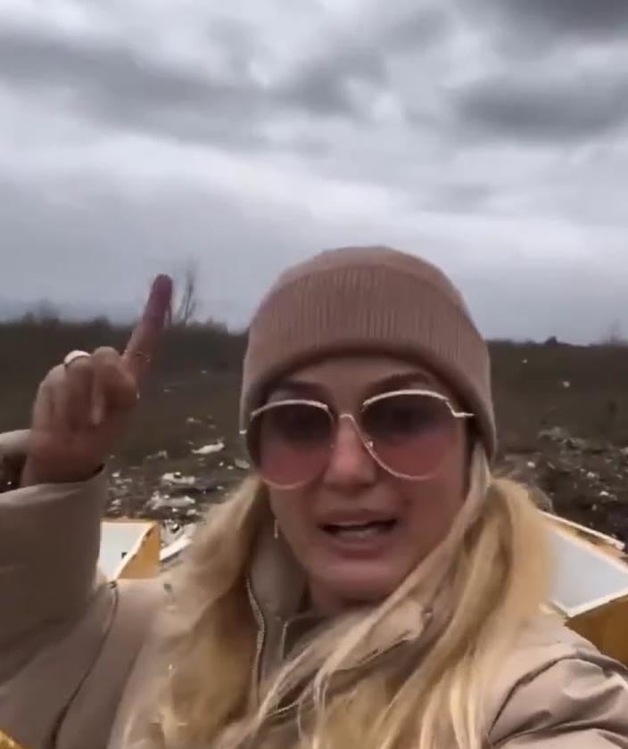 Tuğba Özay'dan Çevre Kirliliğine Sert Tepki