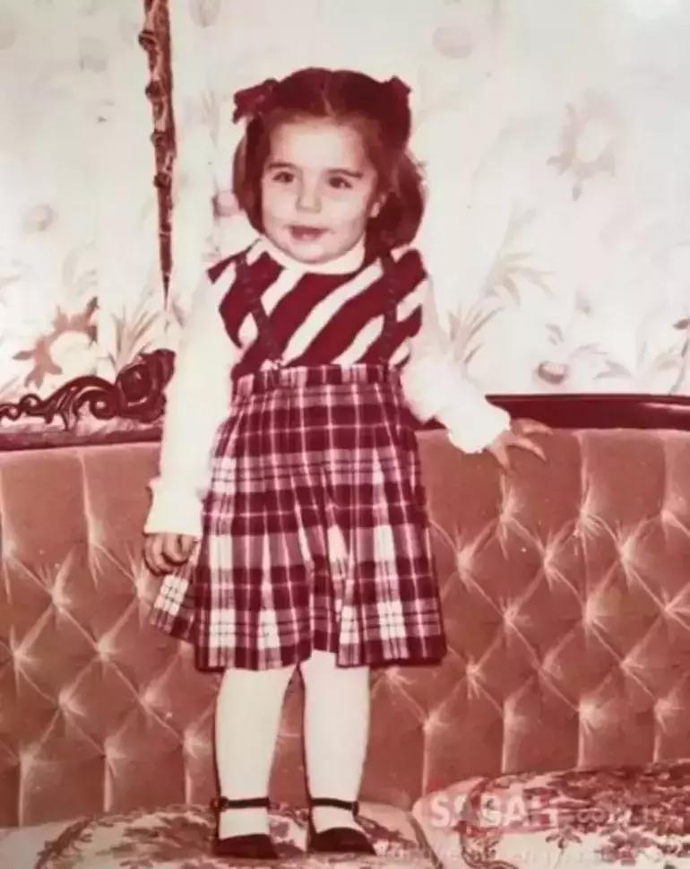 Ünlülerin Çocukluk Fotoğraflarıyla Nostaljik Yolculuk