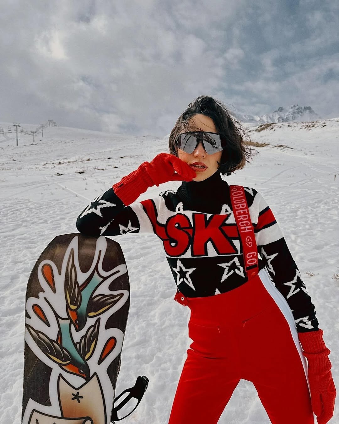 Zeynep Bastık'tan COVID-19 Açıklaması ve Romantik Kar Tatili