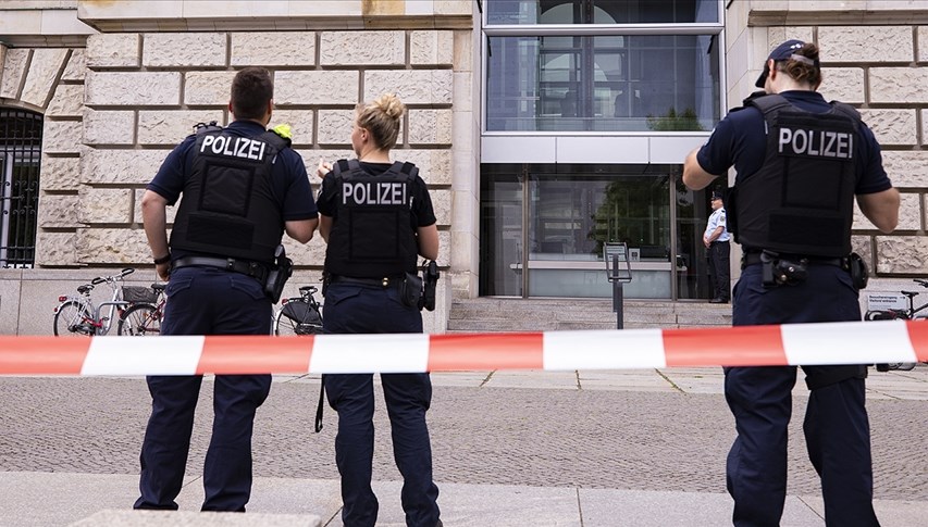 Almanya’da aile faciası: Evvel çocuklarını öldürdü, sonra kendini astı