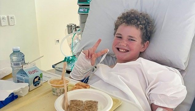 Bulaşık makinesine düştü, omurgasına bıçak sapladı: Felçten “milimetrik” farkla kurtuldu