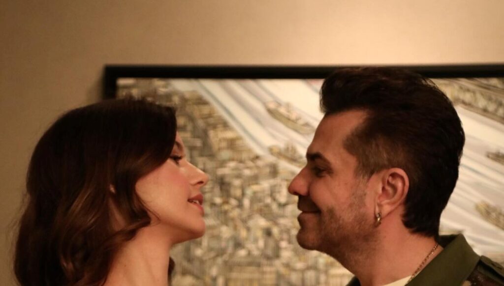 Kenan Doğulu’dan Beren Saat’e romantik kutlama